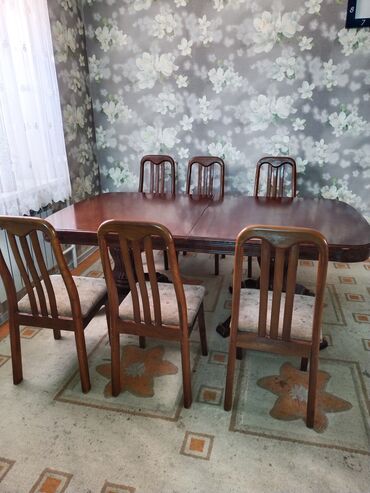 столы и стулья пластиковые: Для зала Стол, цвет - Коричневый, Б/у