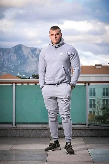 nike kačket: Muska komplet trenerka. 
Cena 3900 dinara
 M L XL XXL
💋 — 2