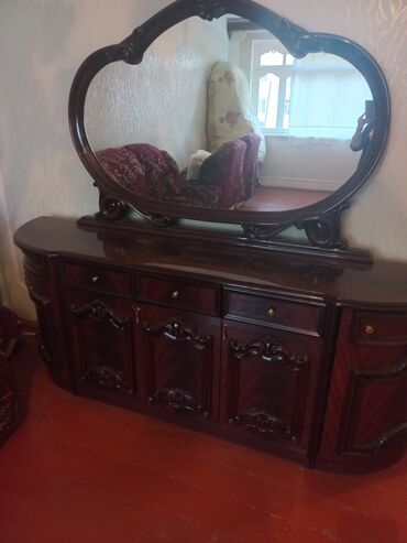 Мебель: Б/у, С зеркалом, Румыния