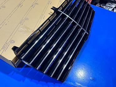 mercedes ayaqaltı: Mercedes abirsofka içlikləri radiator barmaqlığı 190 124 202 210 203 — 5