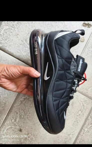 klompe u apoteci: Patike, Nike, veličina - 41 na lalafo.rs klompe u apoteci: Patike, Nike, veličina - 41