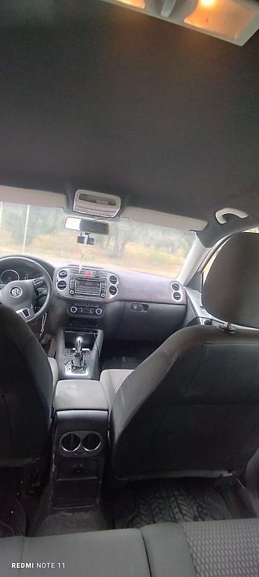 Volkswagen: Volkswagen Tiguan, ağ rəngli, kompakt SUV. Xüsusiyyətlər: - Kuzov: 5 — 8
