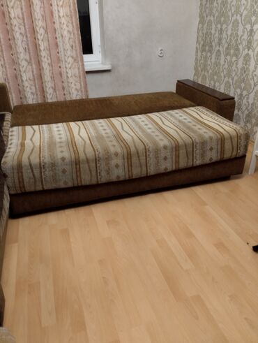 угловой диван для зала: Угловой диван, цвет - Коричневый, Б/у