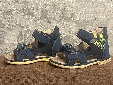 Детская обувь: Продаю детскую обувь. Все вместе за 2000 сом . На 1-2 года . В — 3