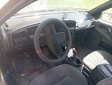 дуга: Volkswagen Passat: 1988 г., 1.8 л, Механика, Газ, Седан — 4