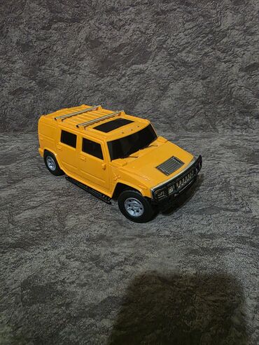 Oyuncaqlar: Uşaq oyuncaqları paketi – müxtəlif fiqurlar və aksesuarlar Tərkib: - — 12