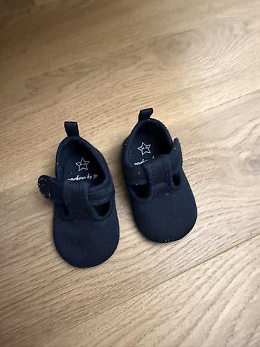 Başqa uşaq ayaqqabıları: NEXT baby körpə ayaqqabıları. Her biri 15 azn — 6
