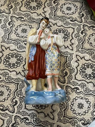 Фарфоровая статуэтка «Парочка в народных костюмах» - Материал