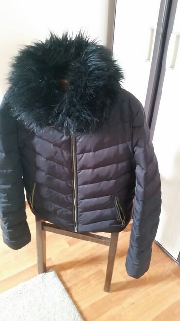 zimska jakna s: Rasprodaja . Jakna H&M nosena . Velicina M. Jakna je intenzivno