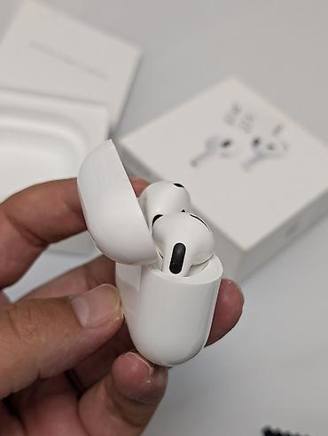 18 pro: Беспроводные наушники-вкладыши, Apple, AirPods 4, Б/у — 2