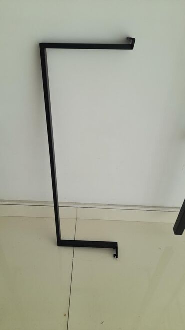 Vitrin üçün aksesuarlar: Mağaza vitrinləri üçün metal asqı və rəf tutacaqları dəsti - Rəng — 3