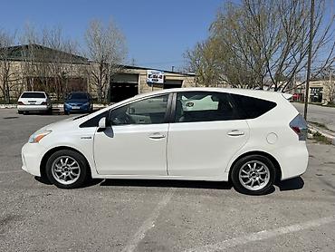tesla model s: Toyota Prius: 1.8 l | 2011 il Universal — 2
