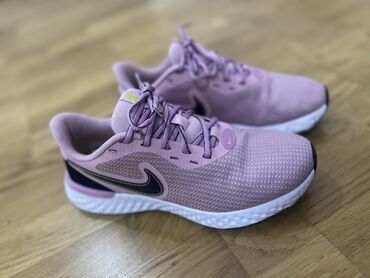 Krossovka ve ketlər: Nike, Ölçü: 38, rəng - Bənövşəyi, İşlənmiş