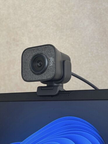 Видеокамеры: Logitech StreamCam вебкамера Full HD В хорошем состоянии, звук