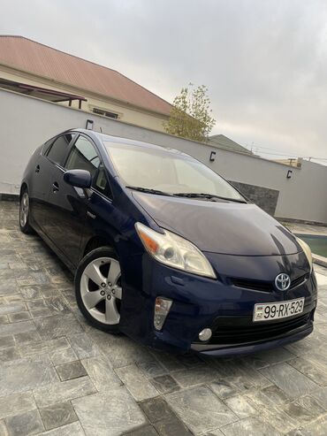 Toyota: Toyota Prius: 1.8 l | 2013 il Sedan — 12