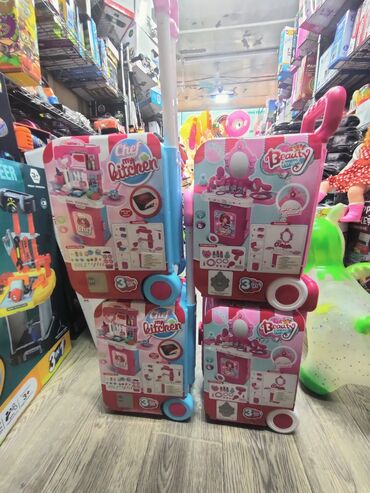 чемодан игрушка: Новый чемодан набор
детская кухня
детский стол зекрало