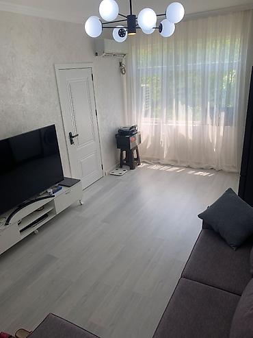 2 otaqli evler satilir: Bakı, 1-ci mikrorayon, 2 otaqlı, Köhnə tikili, m. 20 Yanvar, 33 kv. m — 1
