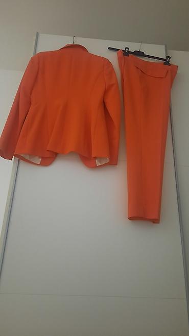 Kompleti: Ženski komplet – sako i pantalone u jarko narandžastoj boji. - Sako — 6