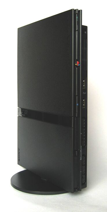 телефон флай 1: Bu, qara rəngdə olan Sony PlayStation 2 videooyun konsoludur. Vertikal
