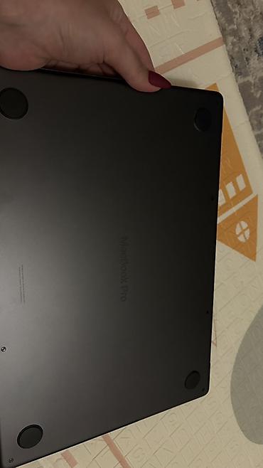x1 yoga: MacBook Pro в чёрном цвете. Ноутбук Apple в тонком алюминиевом — 4