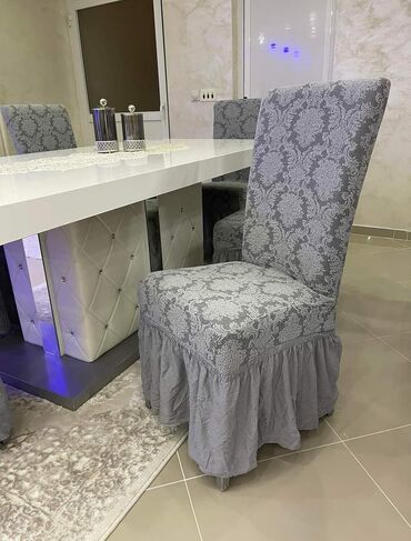 Posteljina: Prekrivači za stolice sa karnerima
6 komada- cena 3400 dinara — 11