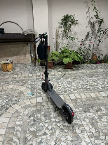 çant: İşlənmiş Elektrik samokat 8", 501 - 750 Vt, 26 - 35 km/s, Ünvandan götürmə