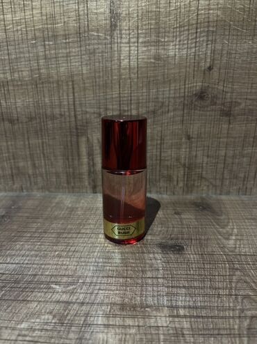 угги на платформе: Gucci Rush – qadınlar üçün ətir - Şüşə: qırmızı qapaqlı, şəffaf