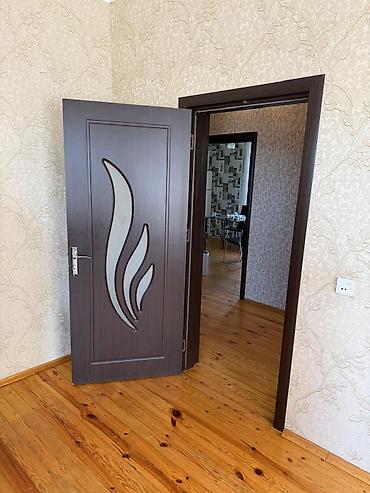 otax: - Qapı: Daxili otaq qapısı, tünd qəhvəyi rəngdə, taxta teksturalı — 3