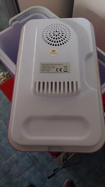 Frižideri: Komad 4000 din. Prijenosni auto frižider/termo kutija (12V) - Boja — 6