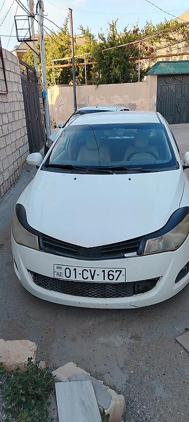 chery tiggo qiymeti: Ağ rəngli hatchback, 5 qapı, Azərbaycan nömrə nişanı 01-CV-167 — 1