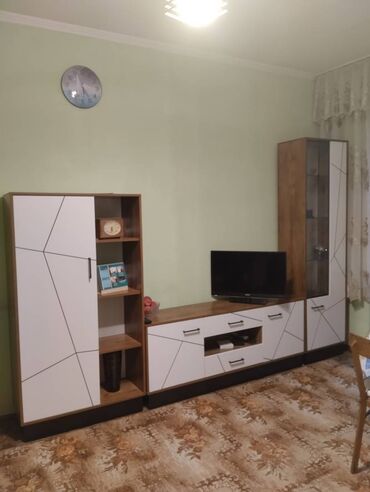 Шкафы-прихожие: Стенка в зал. Состоит из трёх шкафов.
Цена 50.000с.
Тел