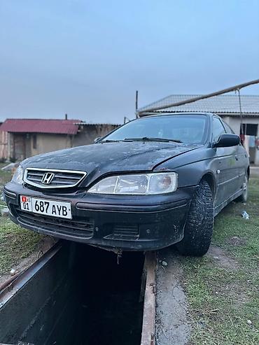кожаная: Honda Accord: 2000 г., 2 л, Механика, Бензин, Седан — 9