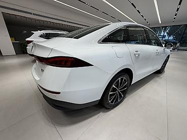 Roewe: Roewe : 2026 г., Автомат, Гибрид, Лифтбек — 4