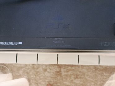 PS4 (Sony PlayStation 4): Состояние отличное. комплекте 2 джойстика и поставка, док станция