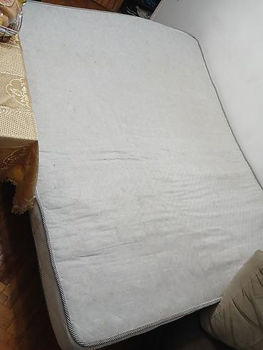 sadə matras: İki nəfərlik döşək - Ölçü: təxminən 160x200 sm (şəkillərə əsasən — 2