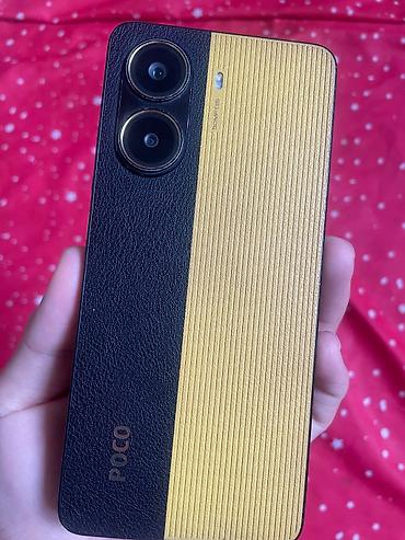 Продаю POCO X7 Pro 8/256 ГБ. Есть трещина на стекле экрана, но дисплей