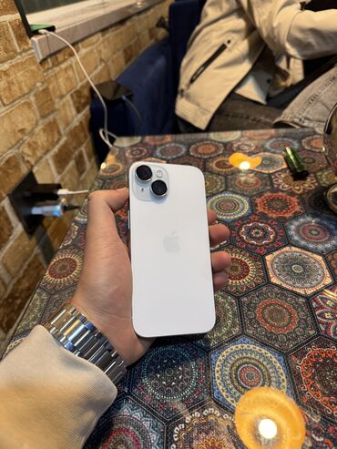 Apple iPhone: IPhone 15, 128 GB, Ağ, Face ID, Sənədlərlə