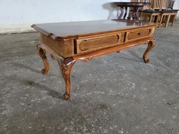 Stilski klub stolovi: Prelep stocic u odlicnom stanju. Duzina 130 cm Sirina 60 cm Visina 52 — 5