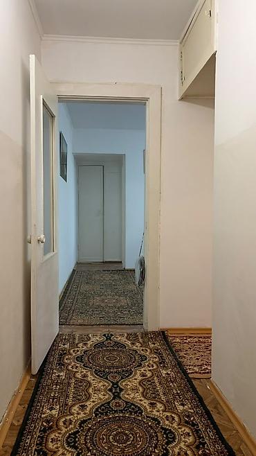 single room flat: 2 комнаты, 44 м², 5 мкр 104 серия, 3 этаж, Старый ремонт — 2