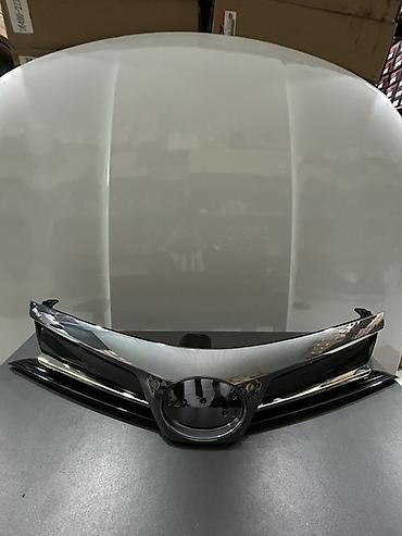 07 sekilleri peredok: Toyota Fielder ön radiator barmaqlığı (emblem yeri olan), qara-piano — 1