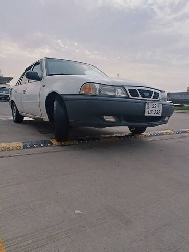daewoo az: Daewoo Nexia: 1.6 l | 1998 il Sedan