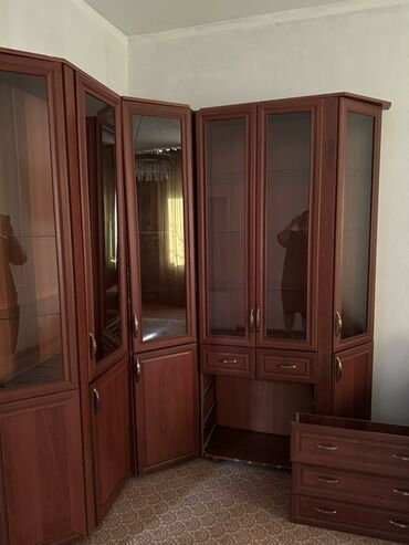 типы кухонной мебели: Многофункциональный угловой набор шкафов из коричневого дерева с