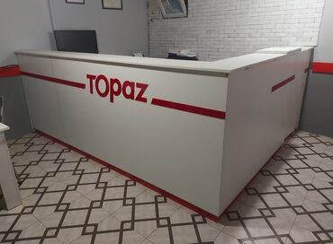 стол для руководителя: Ağ rəngli, Topaz loqosu ilə bəzədilmiş L formalı resepsn masası