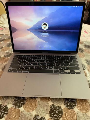 mac bok: Apple M1, 8 GB, 13.3 "