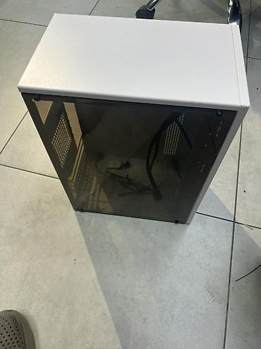 корпусы для компьютера: Компьютерный корпус (белый, Micro/mini‑tower) - Материал: сталь — 1
