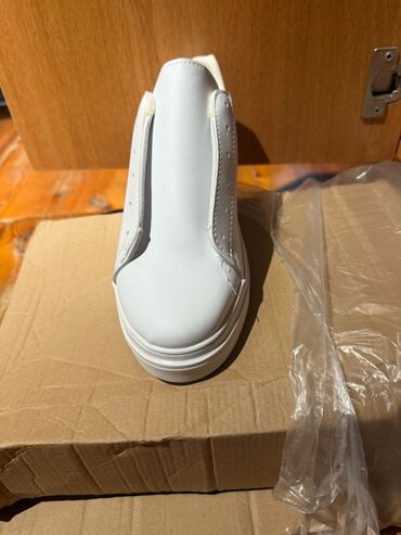 волшебный боб для похудения отзывы: Ağ rəngli slip-on üslubunda idman ayaqqabısı. asan
