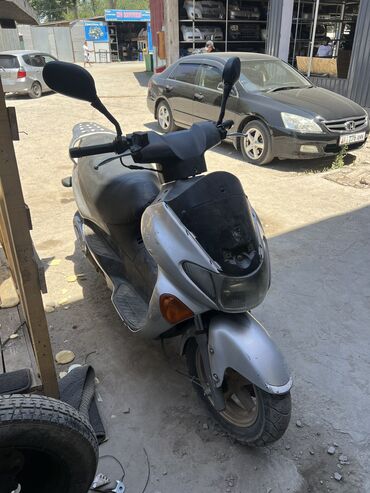 электро мотороллер с кузовом: Макси скутер Suzuki, 125 куб. см, Бензин, Б/у