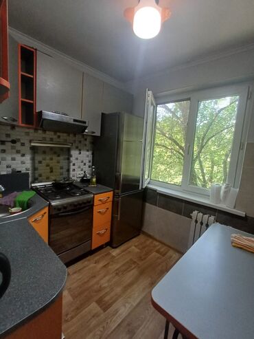 вторичное жилье: 3 комнаты, 64 м², 104 серия, 4 этаж, Косметический ремонт