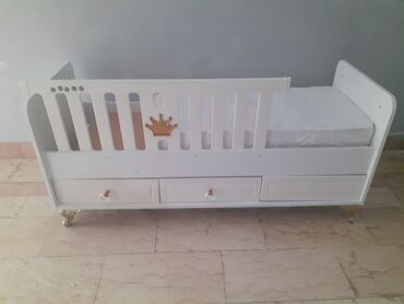 Beşiklər: Oğlan və qız üçün, Dördbucaq, Beşik, Dəst ilə, Matras ilə, Yellənmə mexanizmsiz