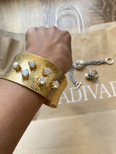 Bijuteriya dəstləri: Qızılı manşet bilərzik + makrame qolbaq seti - Manşet bilərzik: Geniş — 5